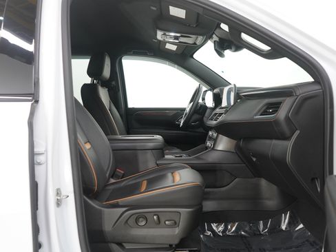 Used 2024 GMC Yukon XL AT4 w/ Technology Package image 10