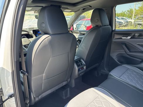 New 2026 Volkswagen Tiguan SEL R-Line AWD/4WD image 16