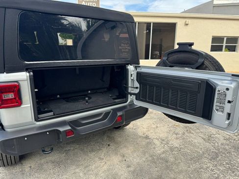 Used 2022 Jeep Wrangler Sport AWD/4WD image 12