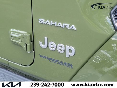 Used 2021 Jeep Wrangler Unlimited Sahara w/ LED Lighting Group AWD/4WD image 8