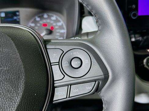 Used 2025 Toyota Corolla SE image 17