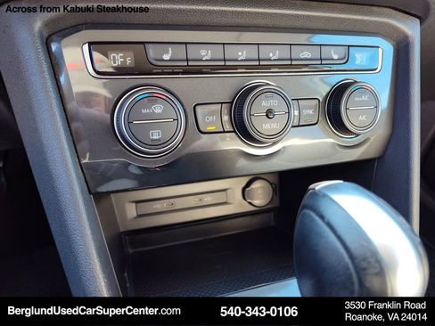 Used 2021 Volkswagen Tiguan SE w/ Panoramic Sunroof Package image 26