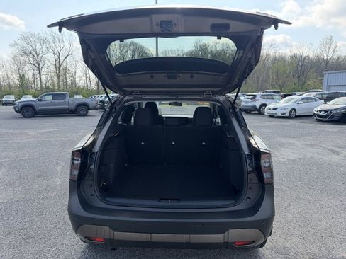 Used 2025 Nissan Kicks SV image 10