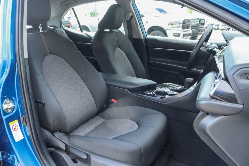 Used 2019 Toyota Camry LE FWD image 32