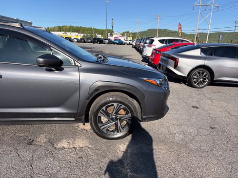 Used 2024 Subaru Crosstrek 2.0i Premium AWD/4WD image 5
