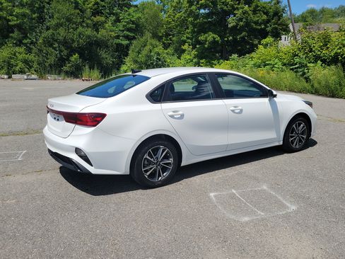 Used 2023 Kia Forte LXS w/ LXS Technology Package FWD image 5