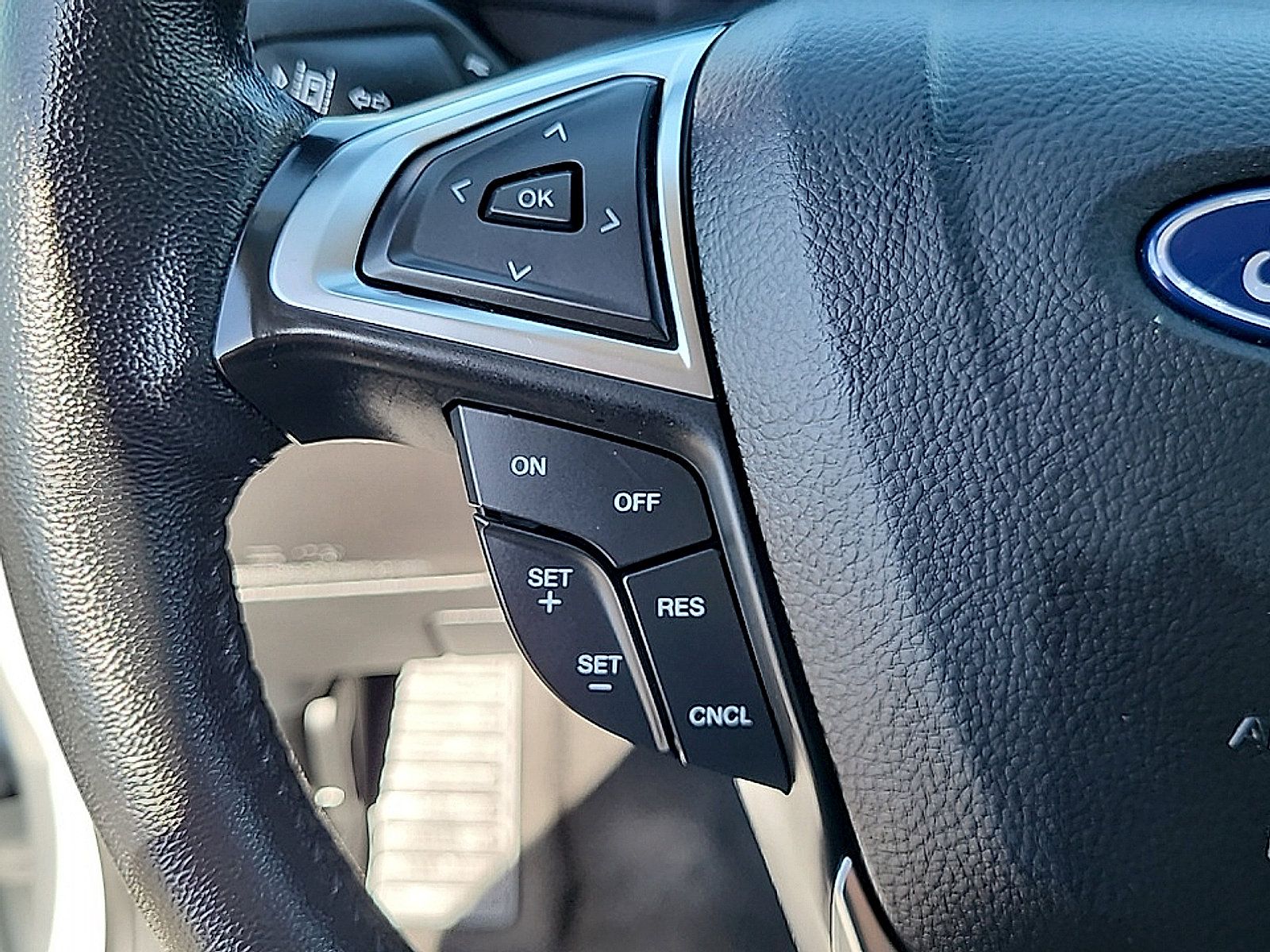 Used 2024 Ford Edge SEL AWD/4WD image 17