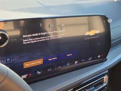 New 2026 Chevrolet Traverse LT w/ Sun and Wheel Package image 17