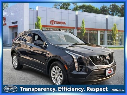 Used 2023 Cadillac XT4 Luxury w/ Cold Weather Package image 1