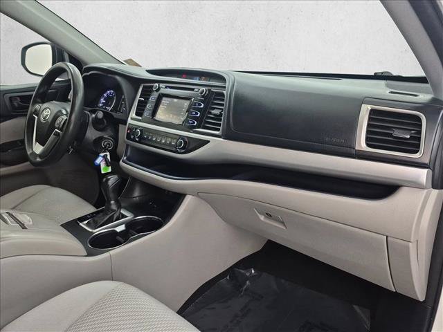 Used 2017 Toyota Highlander LE FWD image 23