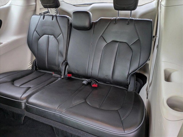 Used 2018 Chrysler Pacifica Limited FWD image 21