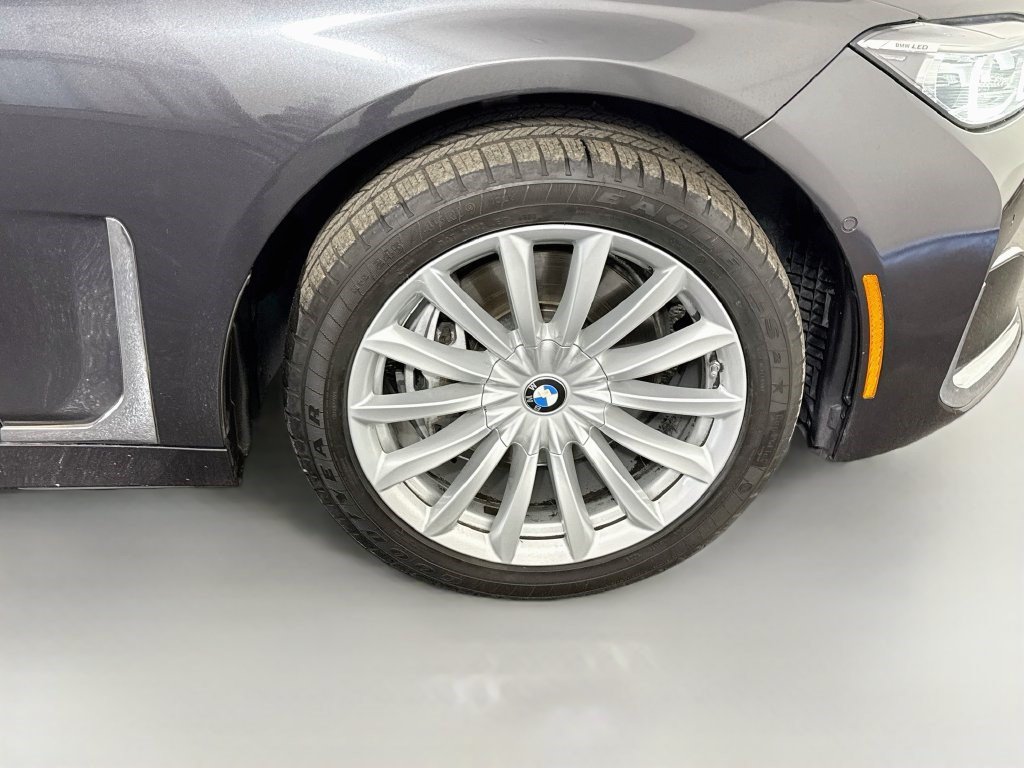 Used 2022 BMW 740i RWD image 31