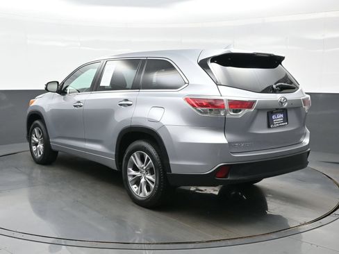 Used 2014 Toyota Highlander Plus FWD image 4