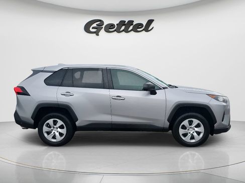 Used 2022 Toyota RAV4 LE AWD/4WD image 4