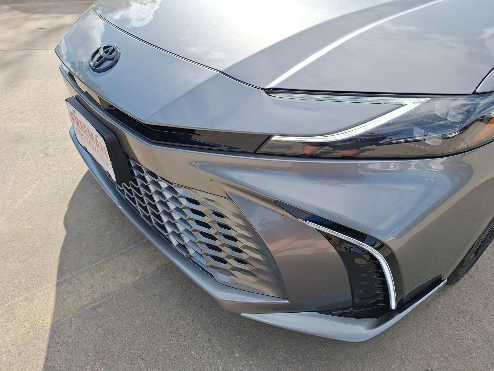 Used 2025 Toyota Camry XSE FWD image 10