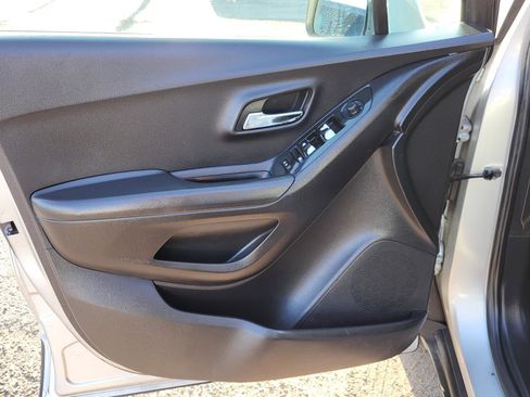 Used 2018 Chevrolet Trax LS image 20