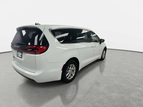 New 2026 Chrysler Pacifica Select FWD image 9