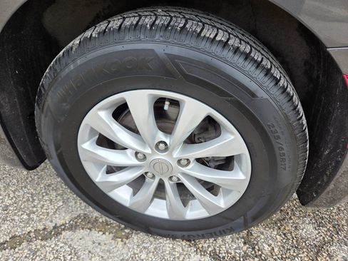 Used 2017 Chrysler Pacifica Touring-L FWD image 11