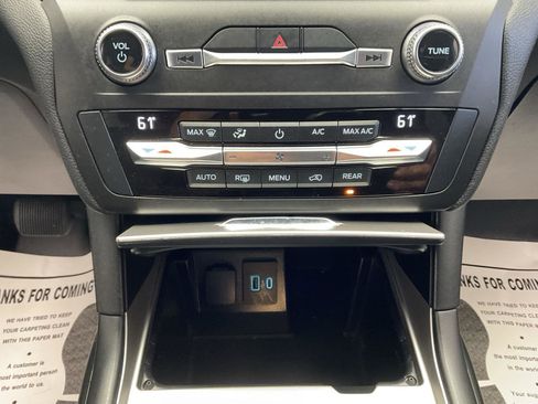 Used 2020 Ford Explorer XLT image 22