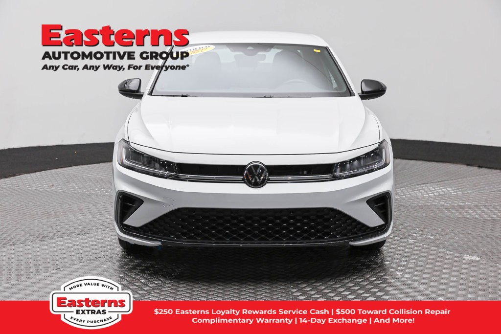 Used 2025 Volkswagen Jetta Sport FWD image 3