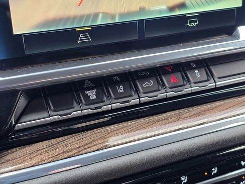 Used 2024 Chevrolet Silverado 3500 LT image 35