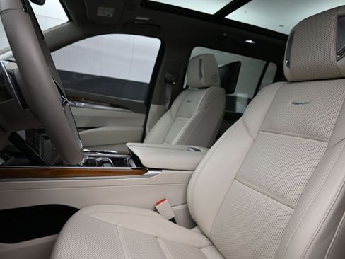 Used 2025 Cadillac Escalade ESV Sport Platinum image 25