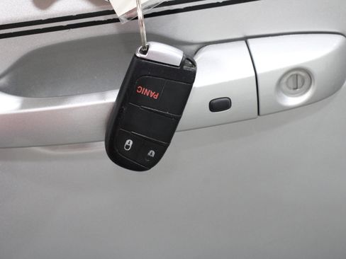 Used 2014 Dodge Journey SXT w/ Flexible Seating Group image 20