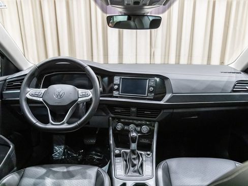 Used 2024 Volkswagen Jetta SE w/ Panoramic Sunroof Package FWD image 14