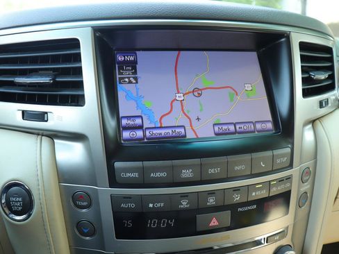 Used 2013 Lexus LX 570 4WD w/ Luxury Pkg image 34