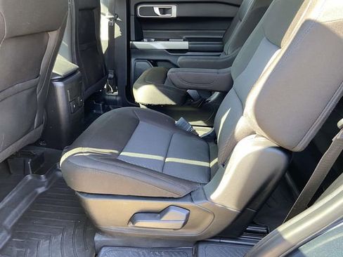 Used 2022 Ford Explorer XLT image 8
