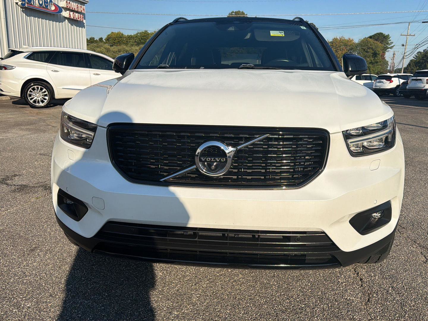 Used 2019 Volvo XC40 T4 R-Design FWD image 11