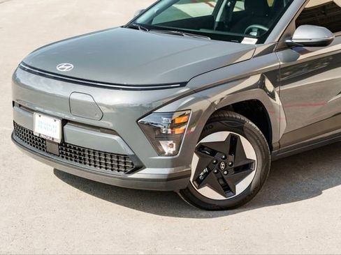 New 2025 Hyundai Kona SEL FWD image 3