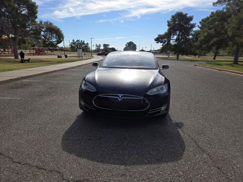 Used 2013 Tesla Model S image 2