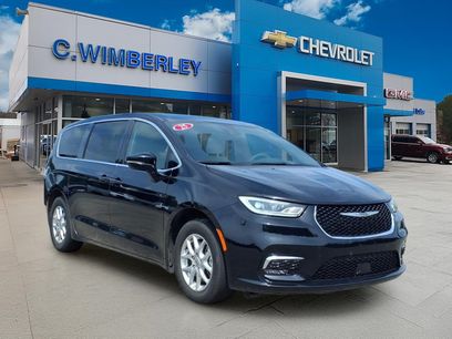 Used 2025 Chrysler Pacifica Select