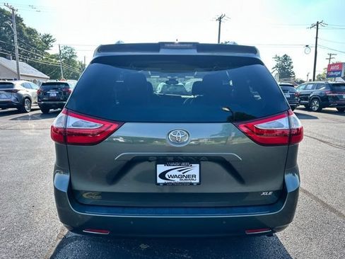 Used 2018 Toyota Sienna XLE w/ XLE Navigation Package FWD image 7