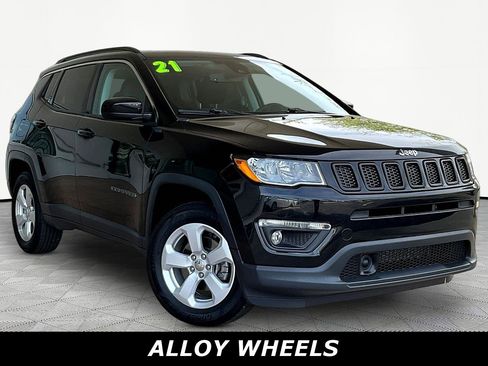 Used 2021 Jeep Compass Latitude w/ Sun and Sound Group AWD/4WD image 3