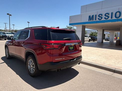 Used 2022 Chevrolet Traverse LT AWD/4WD image 2