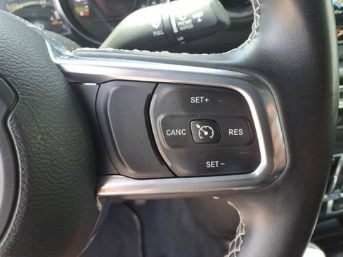 Used 2022 Jeep Wrangler Unlimited Sahara AWD/4WD image 13