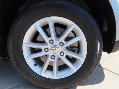 Used 2017 Dodge Journey SXT w/ Comfort/Convenience Group FWD image 6