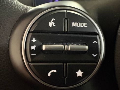 Used 2025 Kia Soul LX w/ LX Technology Package FWD image 8