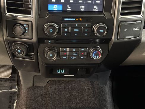 Used 2017 Ford F150 XLT w/ Equipment Group 302A Luxury AWD/4WD image 32