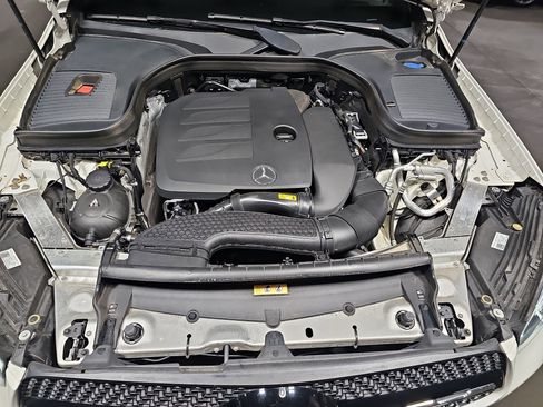 Used 2022 Mercedes-Benz GLC 300 4MATIC image 34