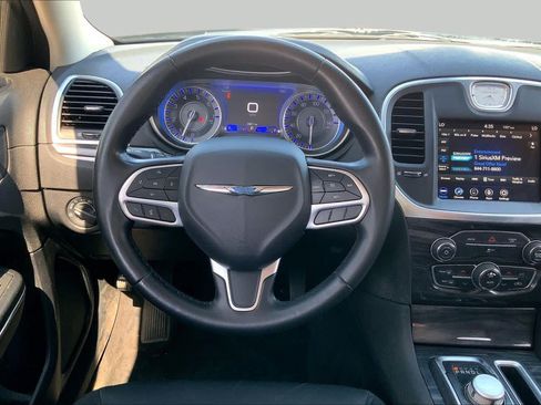 Used 2021 Chrysler 300 Touring w/ Chrome Appearance Package RWD image 6