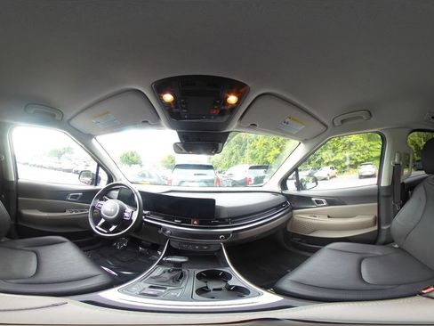 Used 2026 Kia Carnival FWD image 42