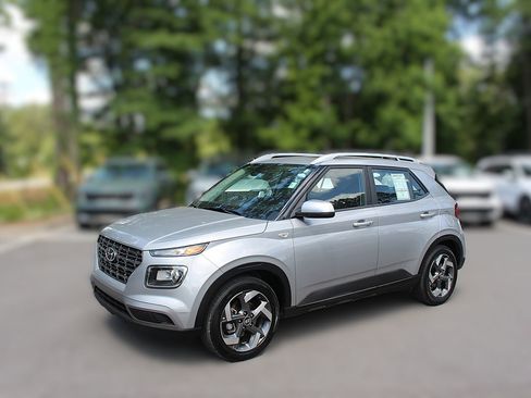 Used 2025 Hyundai Venue SEL FWD image 4