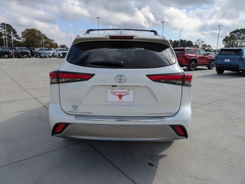 Certified 2021 Toyota Highlander Platinum image 6