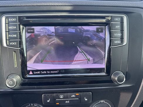 Used 2018 Volkswagen Jetta SE FWD image 17