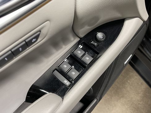 Used 2014 Cadillac XTS Luxury w/ Driver Awareness Package image 9