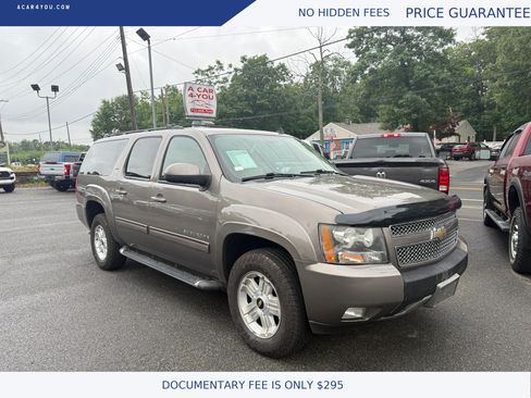 Used 2011 Chevrolet Suburban LT w/ Luxury Package AWD/4WD image 4