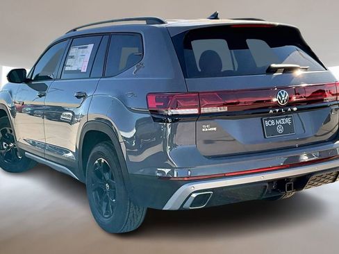 New 2026 Volkswagen Atlas Peak Edition image 3